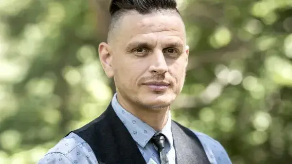 Трудностите в живота не сломяват Дани Меджик от „Фермата”, дъщерята му оцелява след 25-часова операция