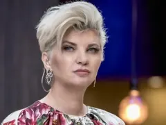 Силвена Роу страда за новородената си  внучка Иззела