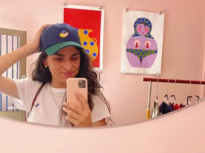 Знойни мацки налазиха Банда Банда, предлагат й изпепеляващи любовни приключения