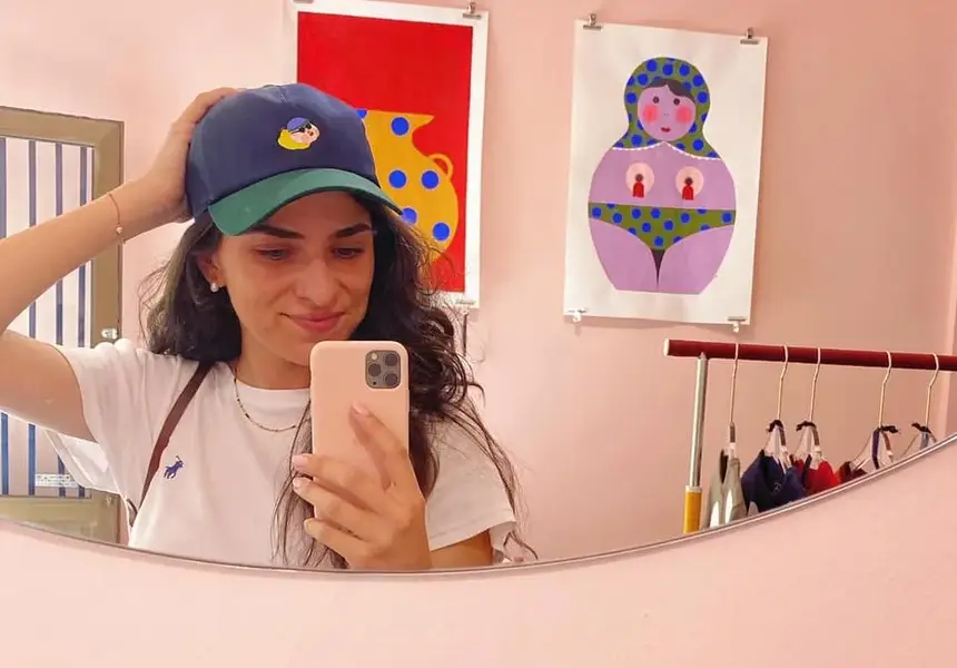 Знойни мацки налазиха Банда Банда, предлагат й изпепеляващи любовни приключения