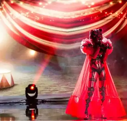 Зрителите категорични: Райна мята камшика в „Маскираният певец“