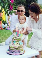 Моделката Глория Петкова прави и дъщеря си певица