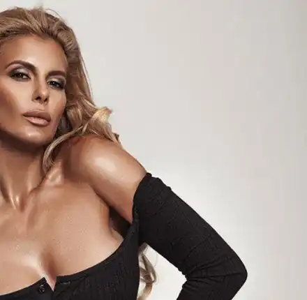 Анелия не излиза от солариума (Певицата става все по-черна)