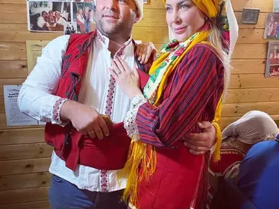 Антония Петрова и Ивайло Батинков кумуват с носии (Фото)