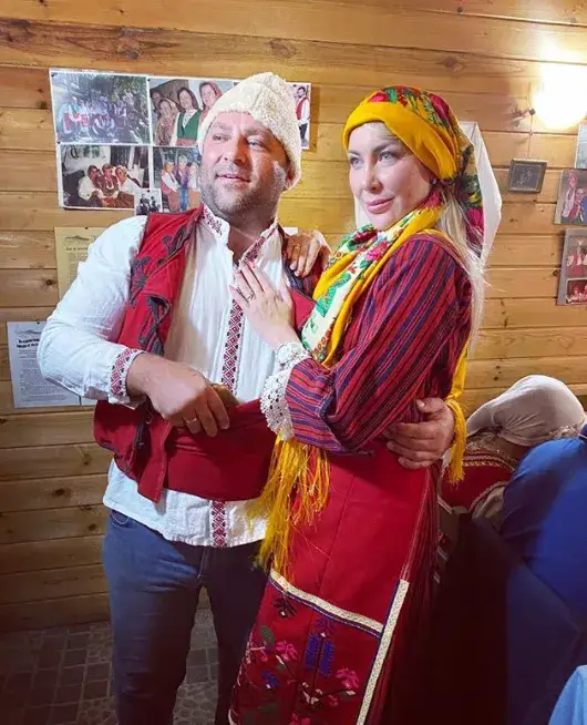 Антония Петрова и Ивайло Батинков кумуват с носии (Фото)