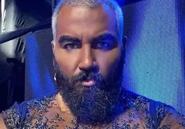 Азис си бие инжекции за потъмняване на кожата