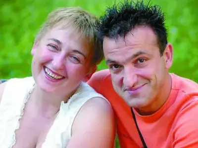 Бившата жена на Зуека тръгва на турне