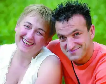 Бившата жена на Зуека тръгва на турне