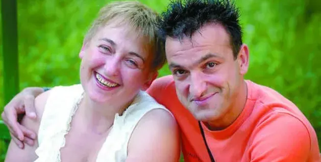 Бившата жена на Зуека тръгва на турне