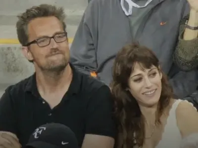 Бившето гадже на Матю пери пристигна в София (Звездата от Приятели не крие, че Лизи Каплан е най-голямата му любов)