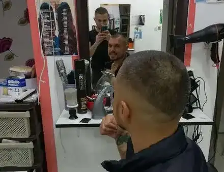 Божинов ходи на фризьор при брата на убитата Андреа от Галиче