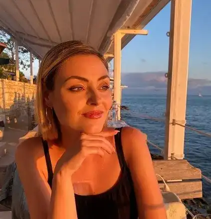 Бременната Поли Гергушева се съблече на плажа в Шабла (Снимка)