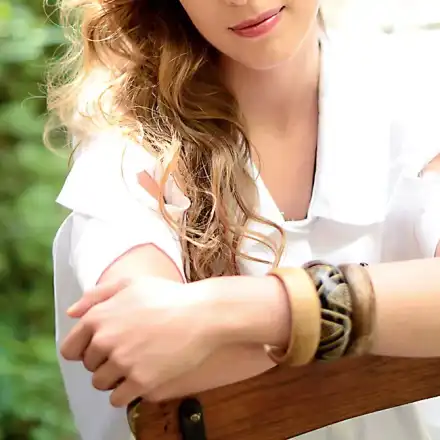 Бременната Радина Думанян чете на корема си