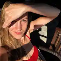 Дария Симеонова се кефи на октомврийското слънце (Фото)