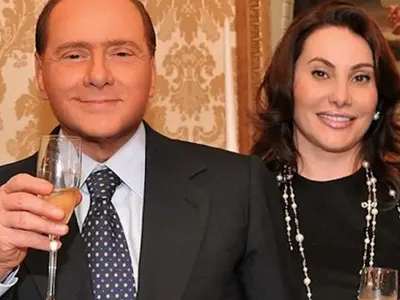 Дарина Павлова подкрепя Берлускони в борбата му с Ковид-19