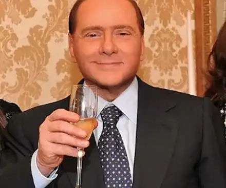 Дарина Павлова подкрепя Берлускони в борбата му с Ковид-19