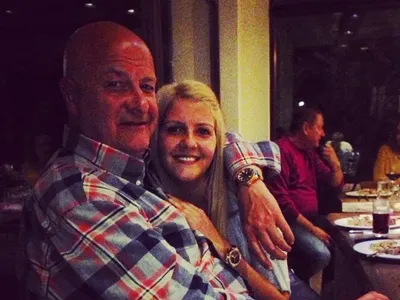 Дъщерята на Шарлопов БРЕМЕННА с второ (Чакат бебето по Коледа)