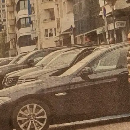 ДесиСлава се търкаля - певицата е отгледала  огромно дупе и здрави баджаци (Папарашки снимки)