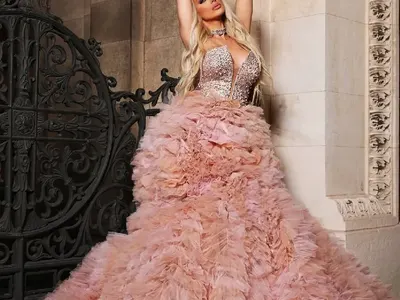 Емануела подлуди феновете си с уникална визия