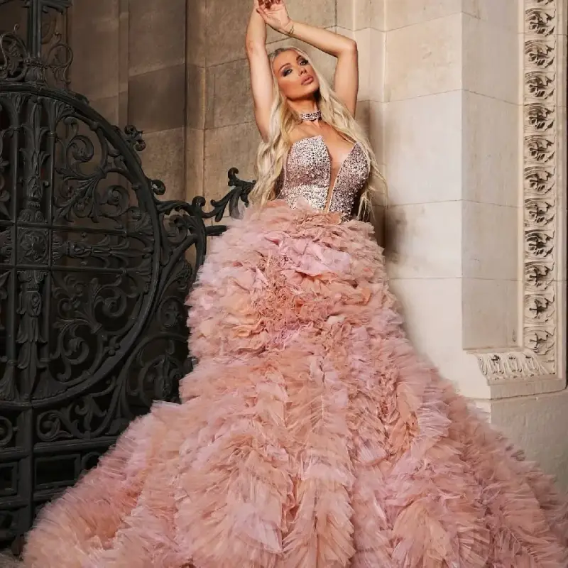 Емануела подлуди феновете си с уникална визия