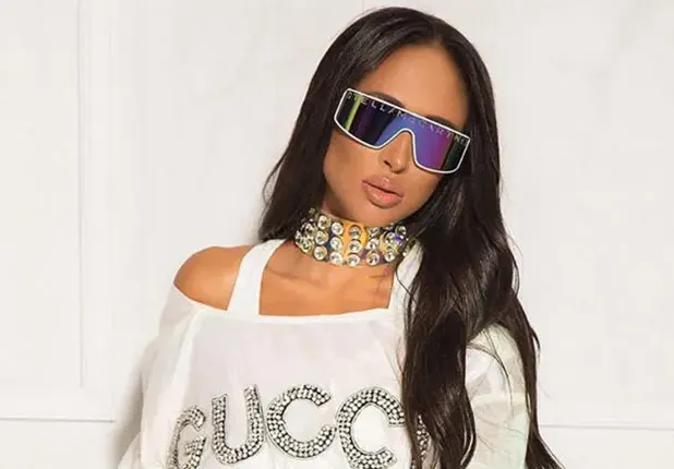 Фолк певица ОБЕЗВРЕЖДА вируси (Цветина е експерт по химически атаки)