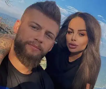 Гаджето на Сузанита неотлъчно с нея по участия (Вижте защо)