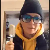 Ирина пак хваща четката