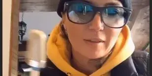 Ирина пак хваща четката