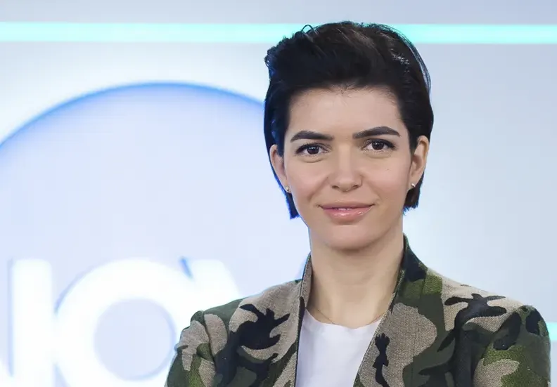 Ива Божкова се фука с куче за 2 бона