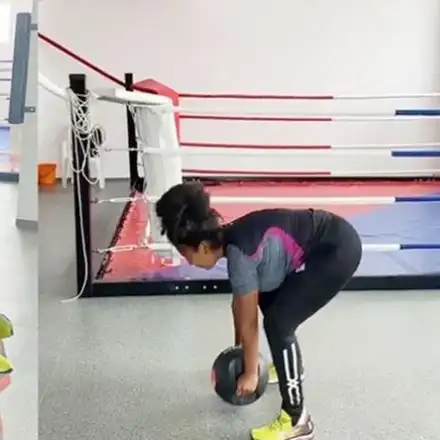 Жената на Део не слиза от ринга