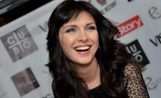 Жени Калканджиева обяви: Аз съм тапет!