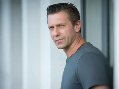 Калин Врачански зарадва фенките си със секси дупе! Актьорът е по-суетен от жена, блъска ботокс против бръчки