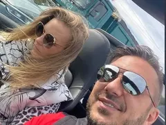 Константин още е с Надя (След нуди клипчето с тайнствена дама, певецът се снима с жена си)
