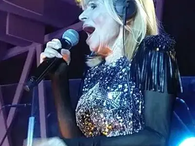 Лили спечели 2 милиона за година