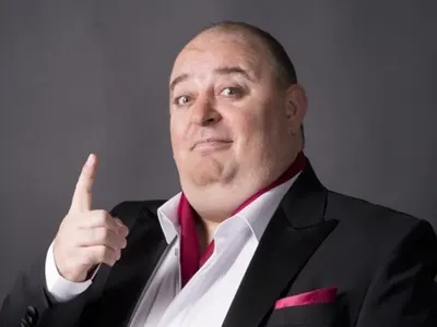 Любо Нейков вече официално в Нова (Комикът прави прощъпалник в „Маскираният певец”)