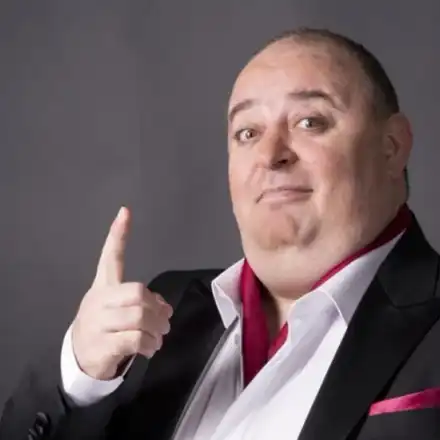 Любо Нейков вече официално в Нова (Комикът прави прощъпалник в „Маскираният певец”)