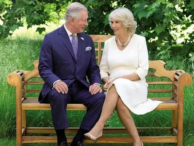 Лорд Минчев размаха пръст: Поли носи дреха предназначена за Слави, Есил позира на тротоара в излишна оперетност и още + СНИМКИ