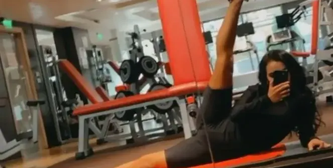 Мария лее пот в залата