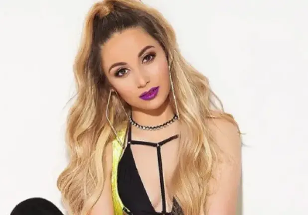 Михаела Маринова пя по дупе