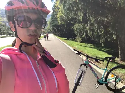 Мис Тигрова върти педали на Околовръстното