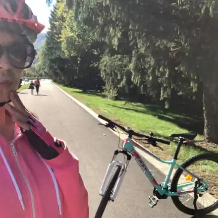 Мис Тигрова върти педали на Околовръстното