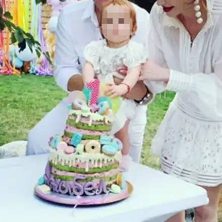 Моделката Глория Петкова прави и дъщеря си певица