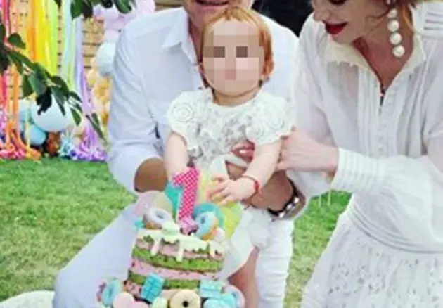Моделката Глория Петкова прави и дъщеря си певица