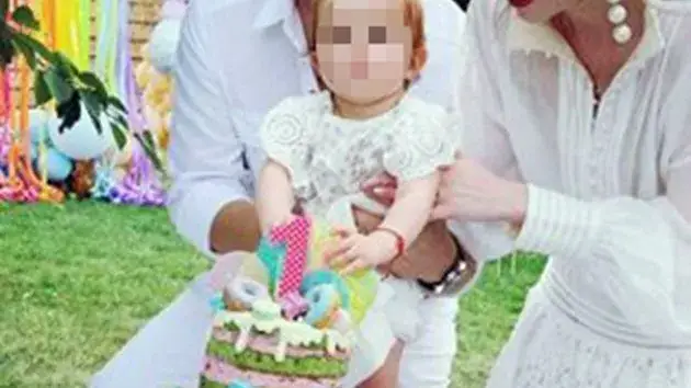 Моделката Глория Петкова прави и дъщеря си певица