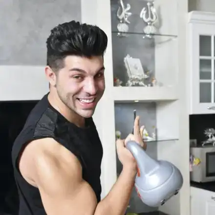 Никой не иска да слуша Фики! Останал без работа, певецът предприе отчаян ход