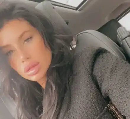 Пак нажежи страстите! Радинела само по хавлия (ФОТО)