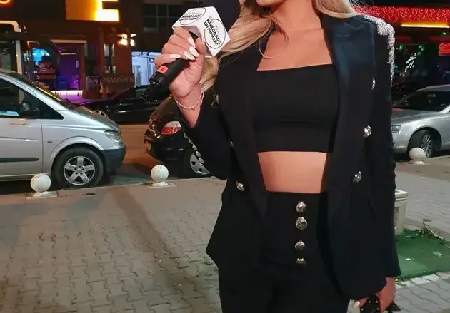 Плеймейтката Нора Недкова стана репортер, фъфли с говорни дефекти