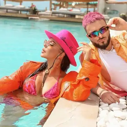 Пред очите на жена си! Криско ухажва Галена