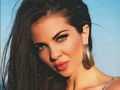 Райна махна бельото! (Горещи снимки ТУК)