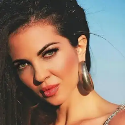 Райна махна бельото! (Горещи снимки ТУК)